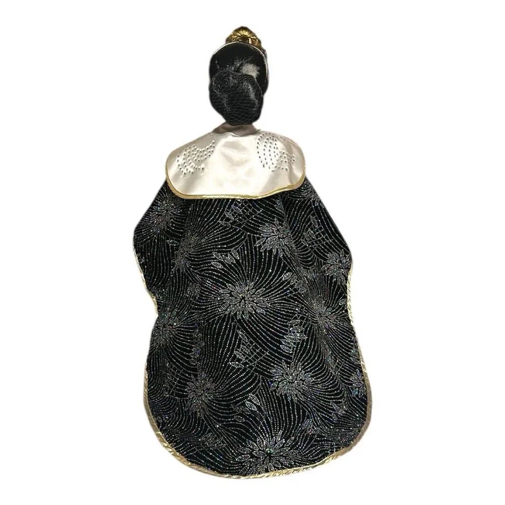 Madame Alexander Snow White Doll with Elegant Cape - Picture 3 of 12
